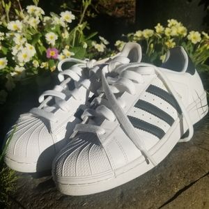 Gently worn Adidas Superstar Sneakers
